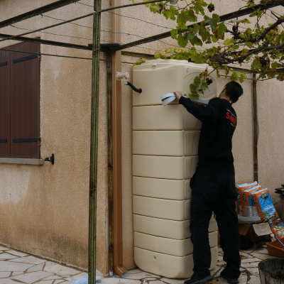 Instalation d'un recuperateur d'eau de pluie beige - Samil